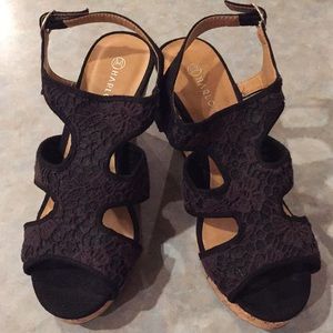 Harlow black wedge sandals (sz 10)